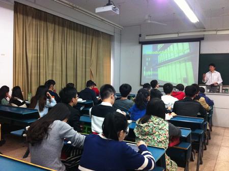 庄飞教授为同学们做讲座