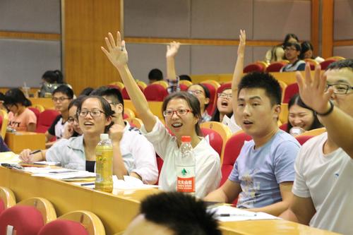 ·互动环节同学们积极响应