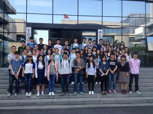 色花堂
遥感地学系师生参观浙江省地理信息产业园