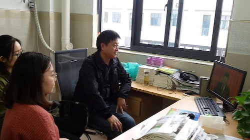 1广大师生自发观看十九大开幕式