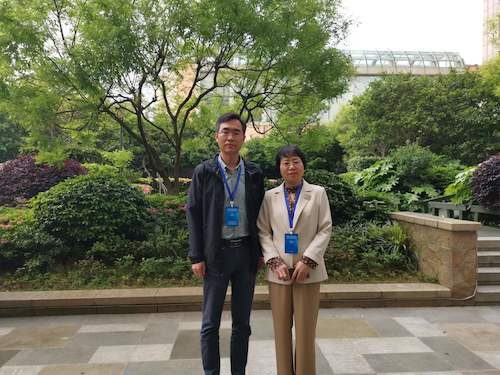 与宁波大学物理科学与技术学院院长合影